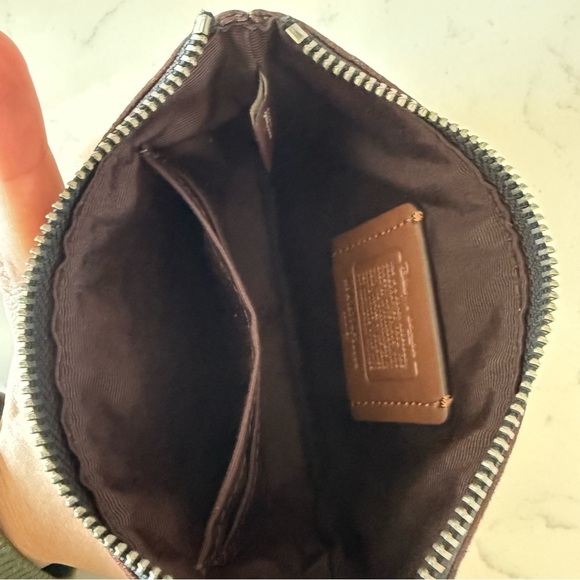 Coach Corner Zip Wristlet Minnie Mouse design Disney x Coach collaboration - Picture 4 of 5